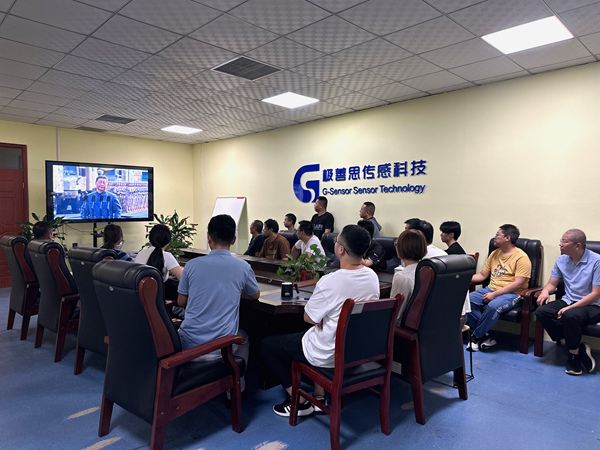 燃爆！西安極善思全體工作人員集體沉浸九三大閱兵！